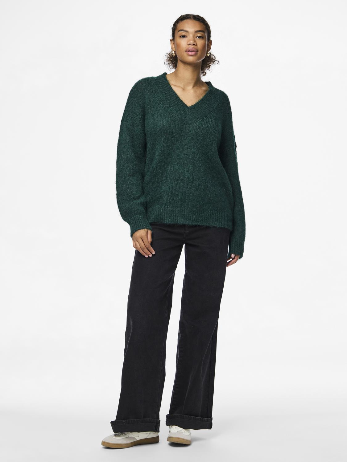 model_shot-front_full